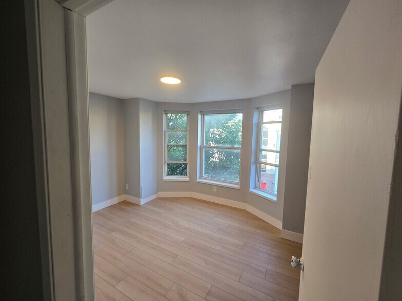 Building Photo - 407 N Broom St
