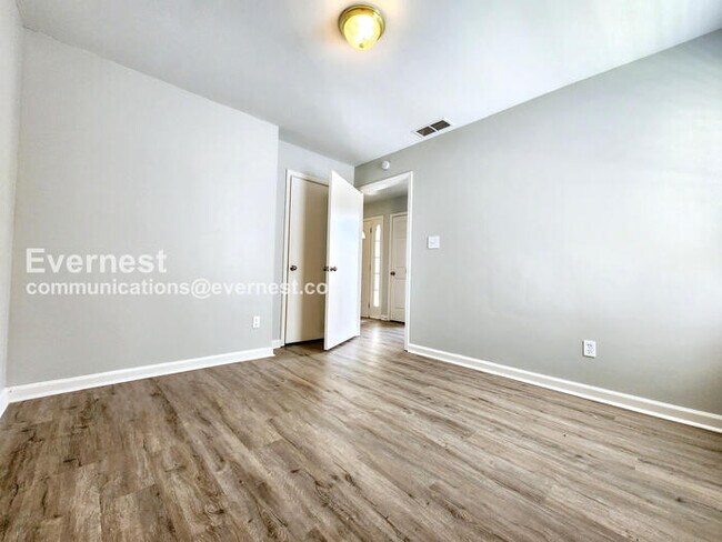 Building Photo - 2175 Red Oak Cir