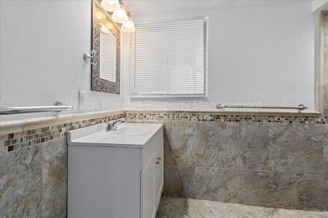 Building Photo - 3757 W Clermont Dr