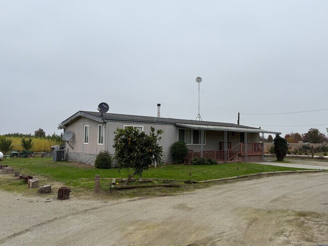 Building Photo - Pleasant Country Home Available Now!