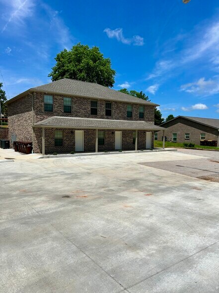 Primary Photo - 193 Fairway Ln