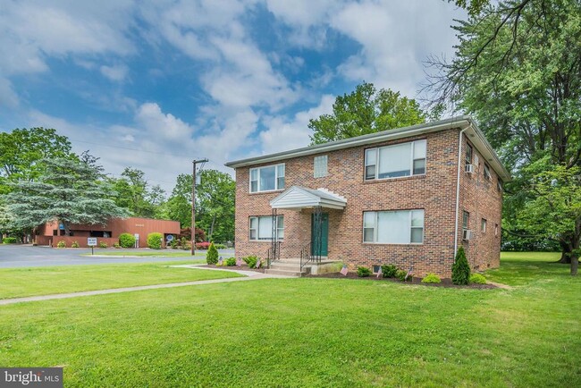 Building Photo - 3518 E Trindle Rd
