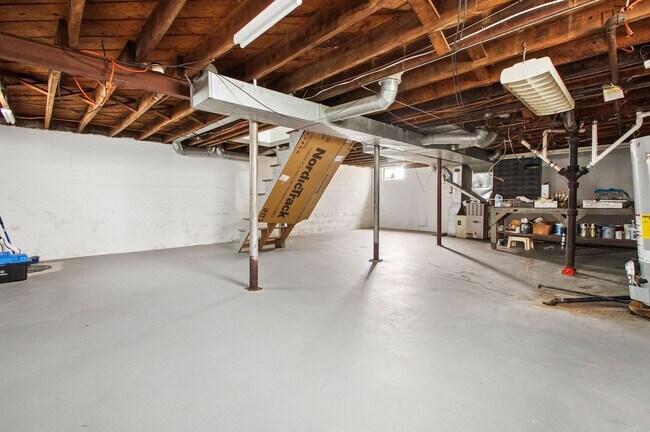 Building Photo - 3010 Woodbine Pl