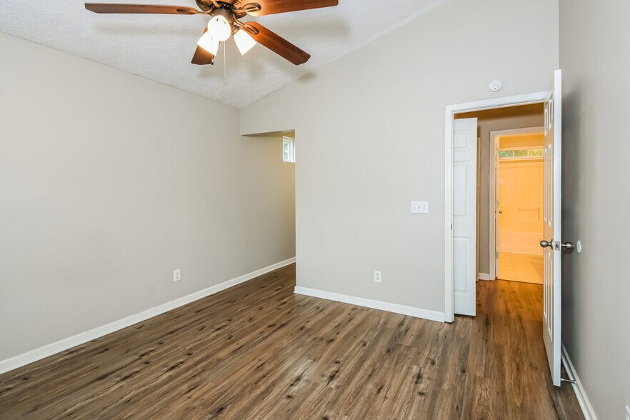 Building Photo - 632 Spanish Oak Dr