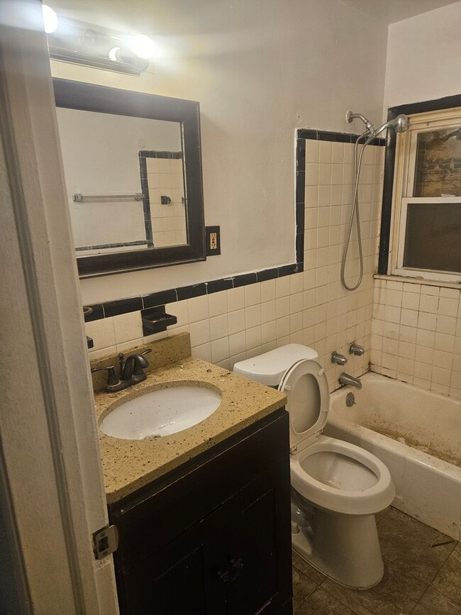 Building Photo - 3 Bedroom 1 Bath Ranch