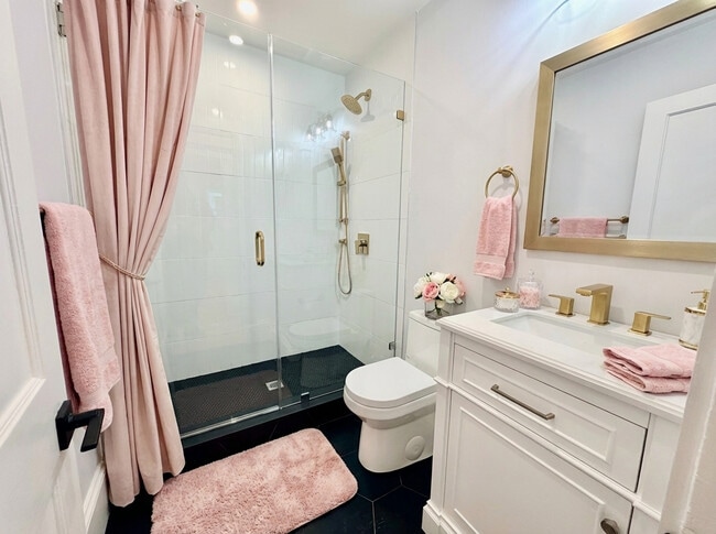 Building Photo - 24 Dawes St