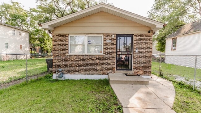 Primary Photo - 5141 S Carpenter St