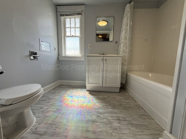 Building Photo - 604 Caroline St