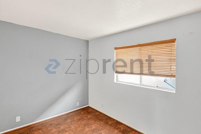 Building Photo - Unit 6