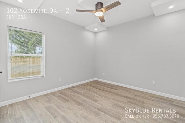 Building Photo - 102 Yosemite Dr