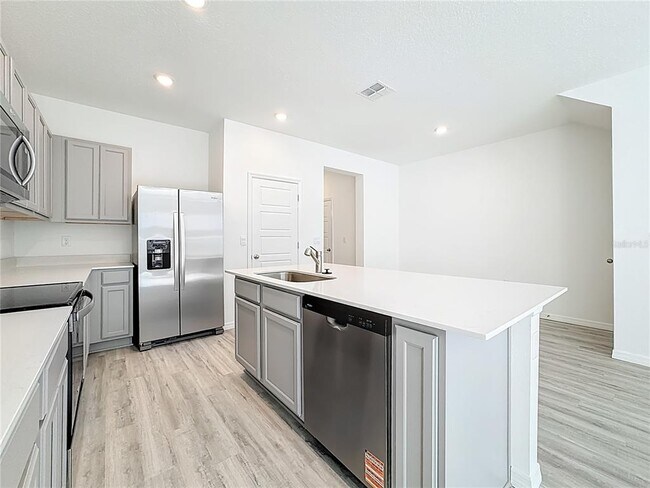 Building Photo - 2645 Olympic Ct