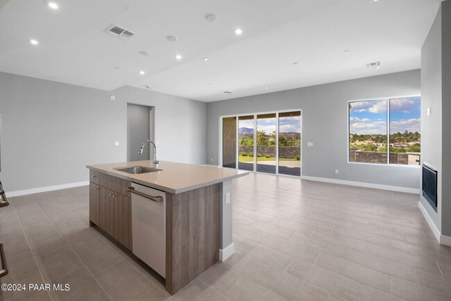 Building Photo - 1330 Rockwood Dr