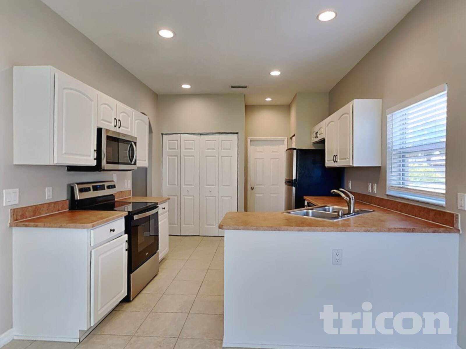 Building Photo - 9 Point Pl