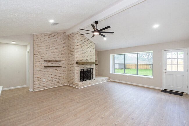Building Photo - 16911 Bougainvilla Ln