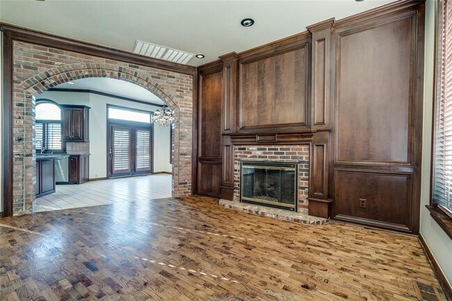 Building Photo - 1300 Irvine Dr