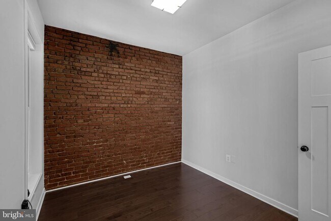 Building Photo - 15 N St NW