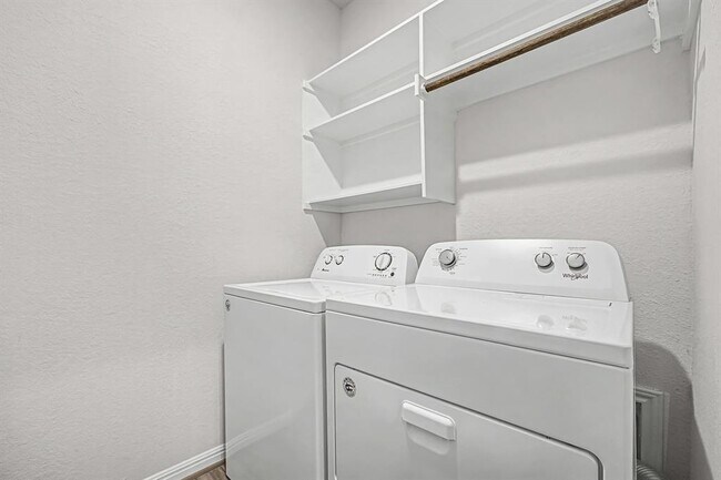 Building Photo - 5404 Bellissima Way