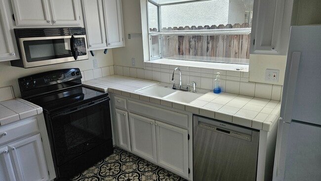 Building Photo - Three Bedroom Two Bath home, Available now...