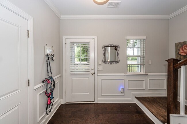 Building Photo - 3 Bedroom 2.5 Bath Single Family Home in F...