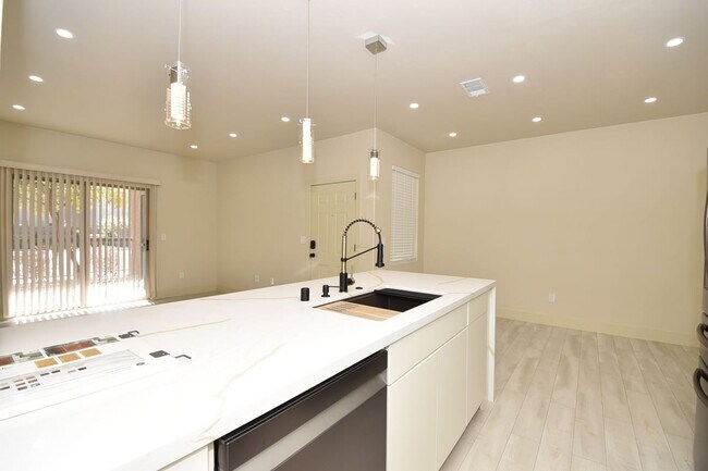 Building Photo - 8000 W Badura Ave