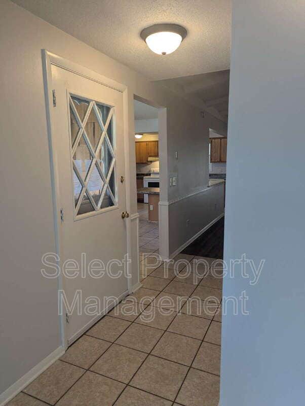 Building Photo - 4130 Thorton Dr