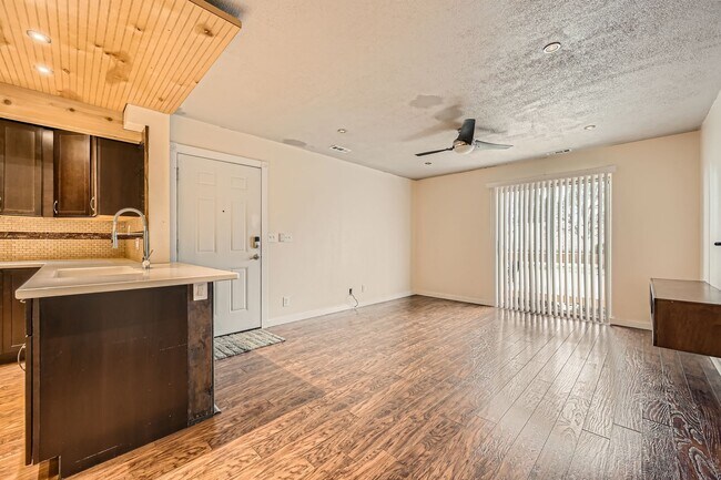Building Photo - Main level Two Bedroom in Cheyenne Mountai...