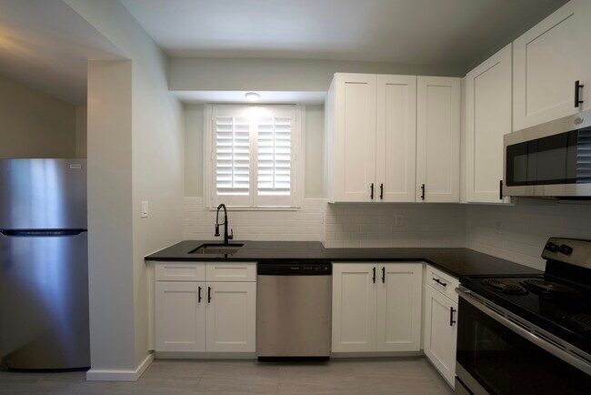 Building Photo - 40 N Meadowcroft Ave