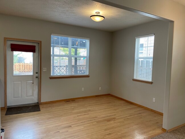 Building Photo - 15083 SE Oregon Trail Dr