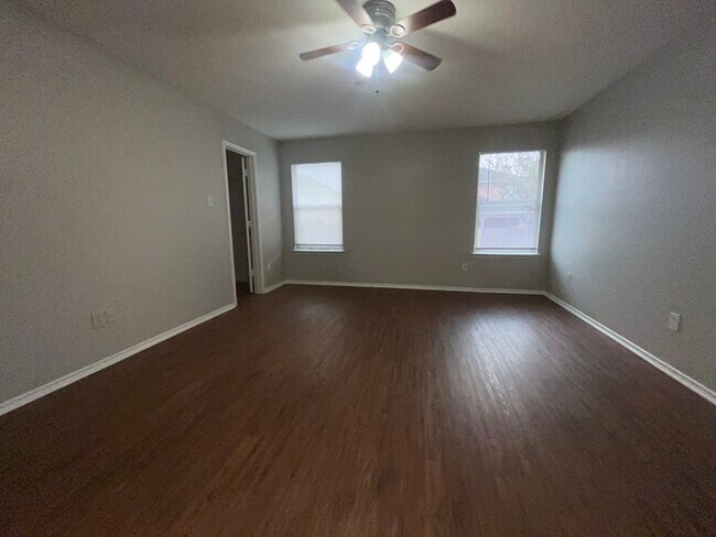 Building Photo - This beautiful Corner lot home ! 4 bedroom 2 bath in Mansfield ISD