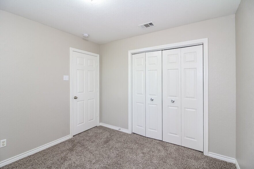 Building Photo - 1232 Clay Ln