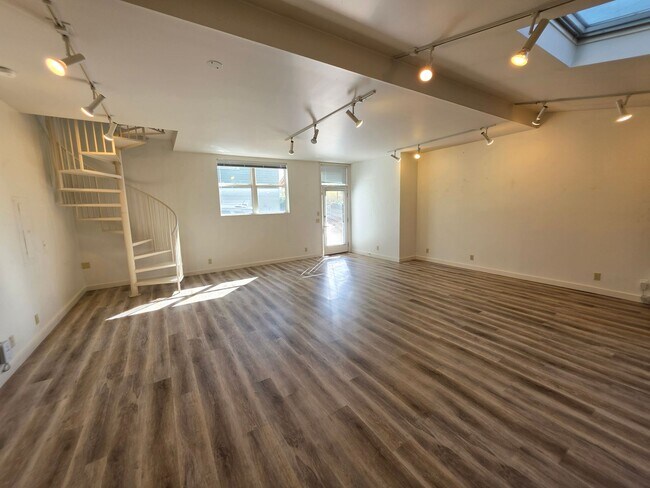 Building Photo - 126 E Edgar St