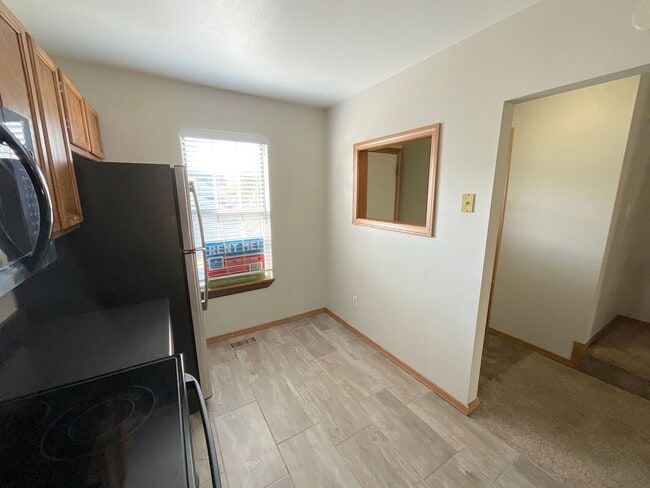 Building Photo - 2 Bedroom Townhome Available Near Austin B...
