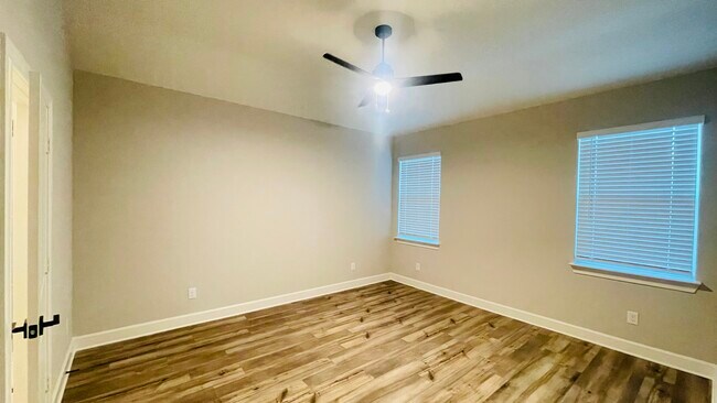 Building Photo - 2104 Hardwick Dr