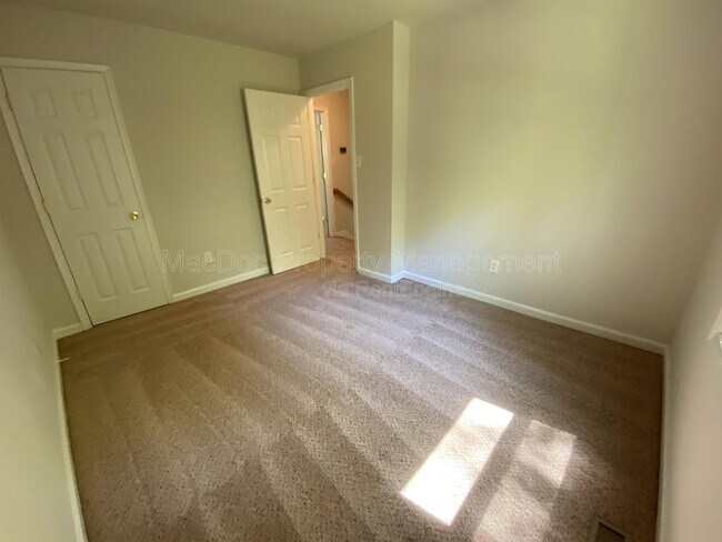 Building Photo - 6022 Battlefield Green Dr
