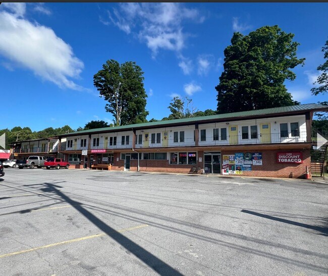 Primary Photo - 404 W Jackson Blvd