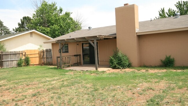 Building Photo - Newly Re-Modeled 3 Bedroom 2 Bath Home! Zi...