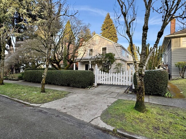 Building Photo - Capitol Hill Home