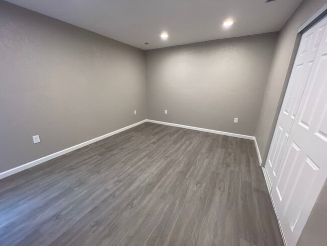 Building Photo - 3 Bed 1 Bath in Denver's Elyria Swansea Neighborhood!