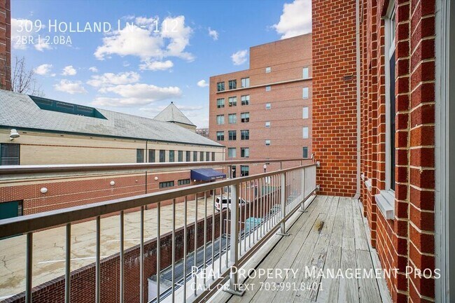 Building Photo - 309 Holland Ln