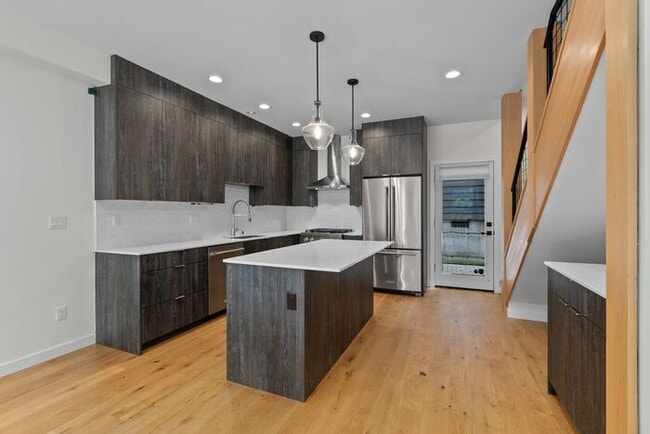 Building Photo - ULTRA-MODERN Townhome w/AC and Views in the Heart of Eastlake!
