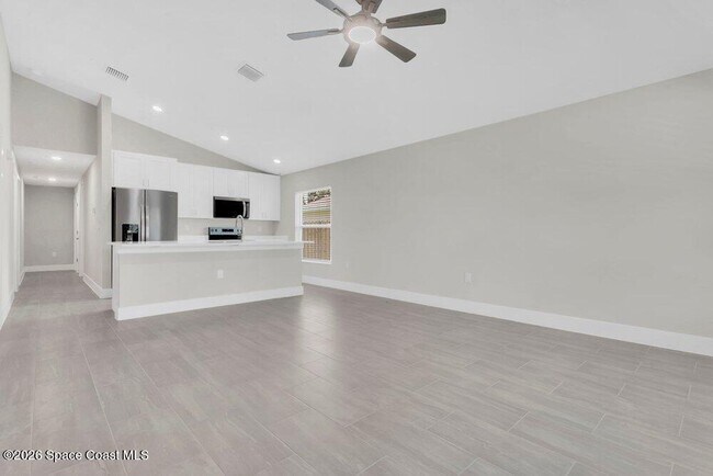 Building Photo - 889 Dunbar St