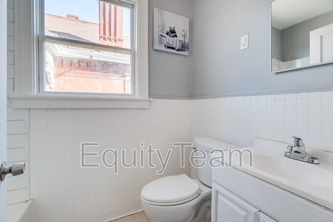Building Photo - 3025 Gilbert Ave