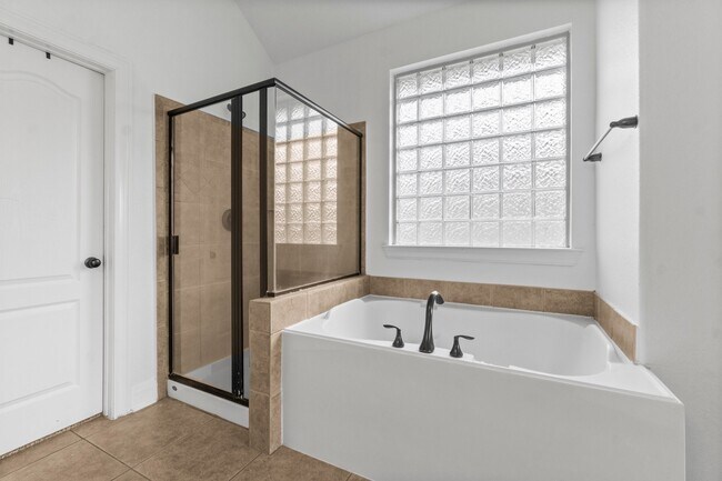 Building Photo - 7 Fraiser Fir Pl