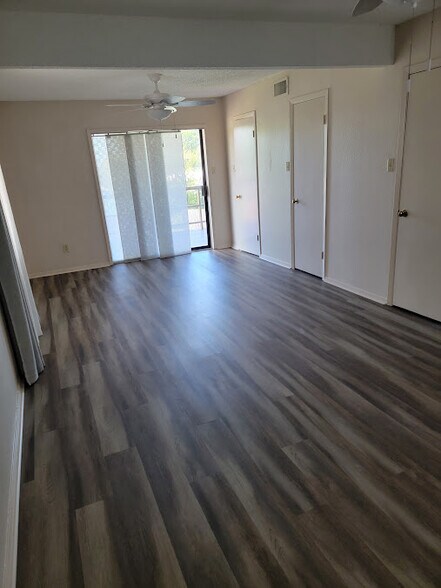 Building Photo - 2401 Azle Hwy