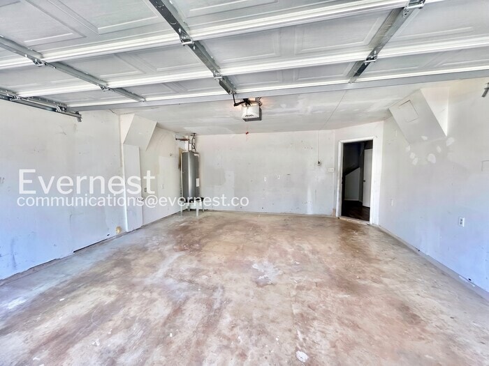 Building Photo - 230 Creek Cove Dr