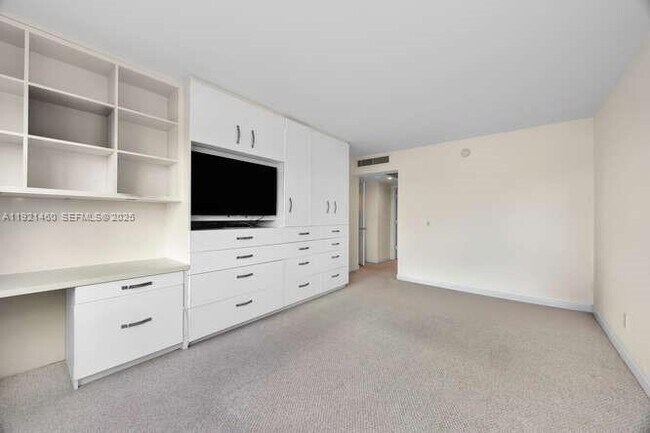 Building Photo - 5600 Collins Ave