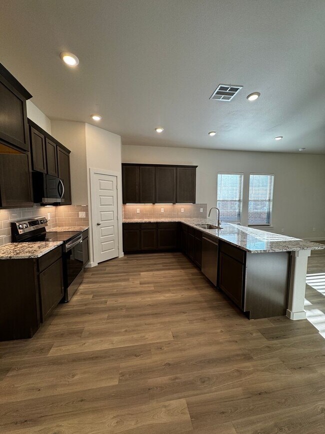 Building Photo - Fabulous Luxury Newer 2026 Build 3/2/2