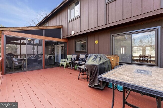 Building Photo - 1016 Trinity Gate St