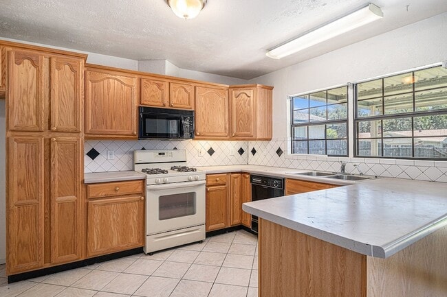 Building Photo - 1814 Addington Dr