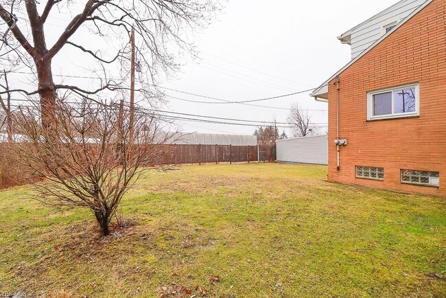 Building Photo - 11425 Tonsing Dr